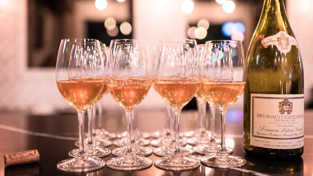 Wine tasting at a Savor & Swirl dinner | Photo: Esther J. Kontny